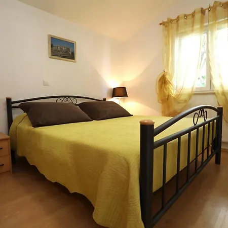 Salona Apartment *