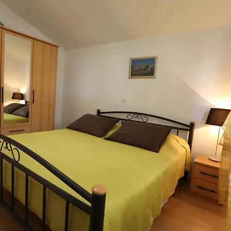 Salona Apartment *
