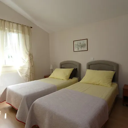 Salona Apartment *